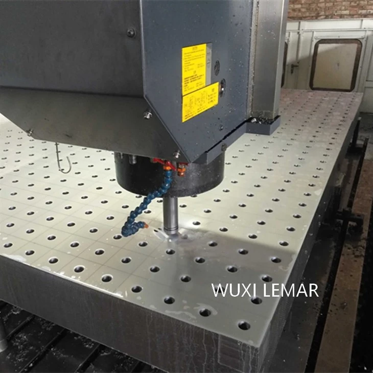 Modular flexible welding table